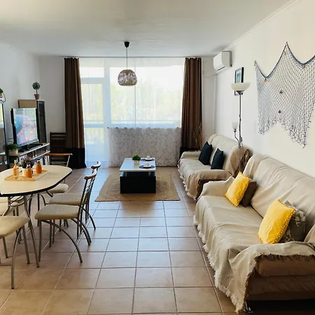 бриз 16 Apartment